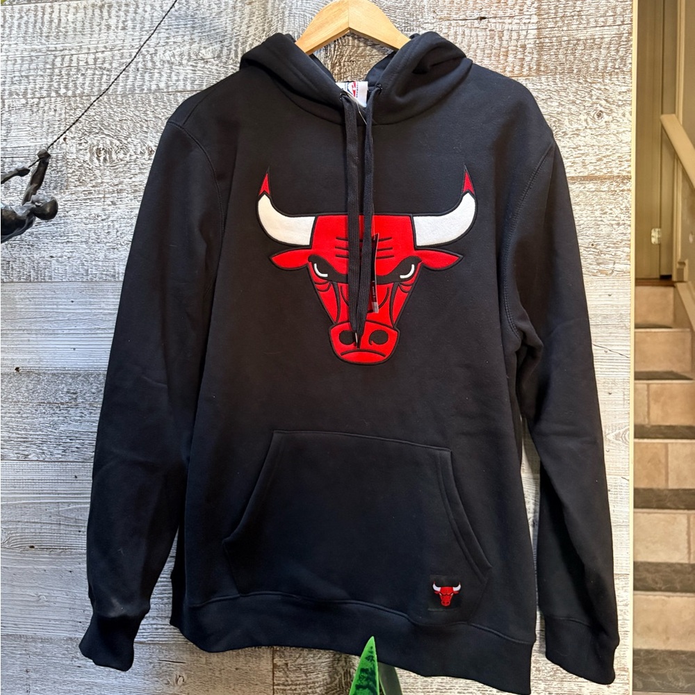 🏷 Chicago Bulls | NWT Official NBA Mascot Logo Pullover Hoodie - Black, Men's M